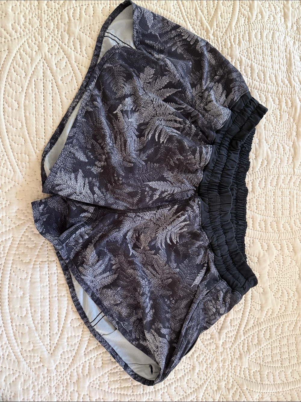 lululemon athletica Tracker Black & Gray Fern-Print Run Shorts 3 1/2” inseam